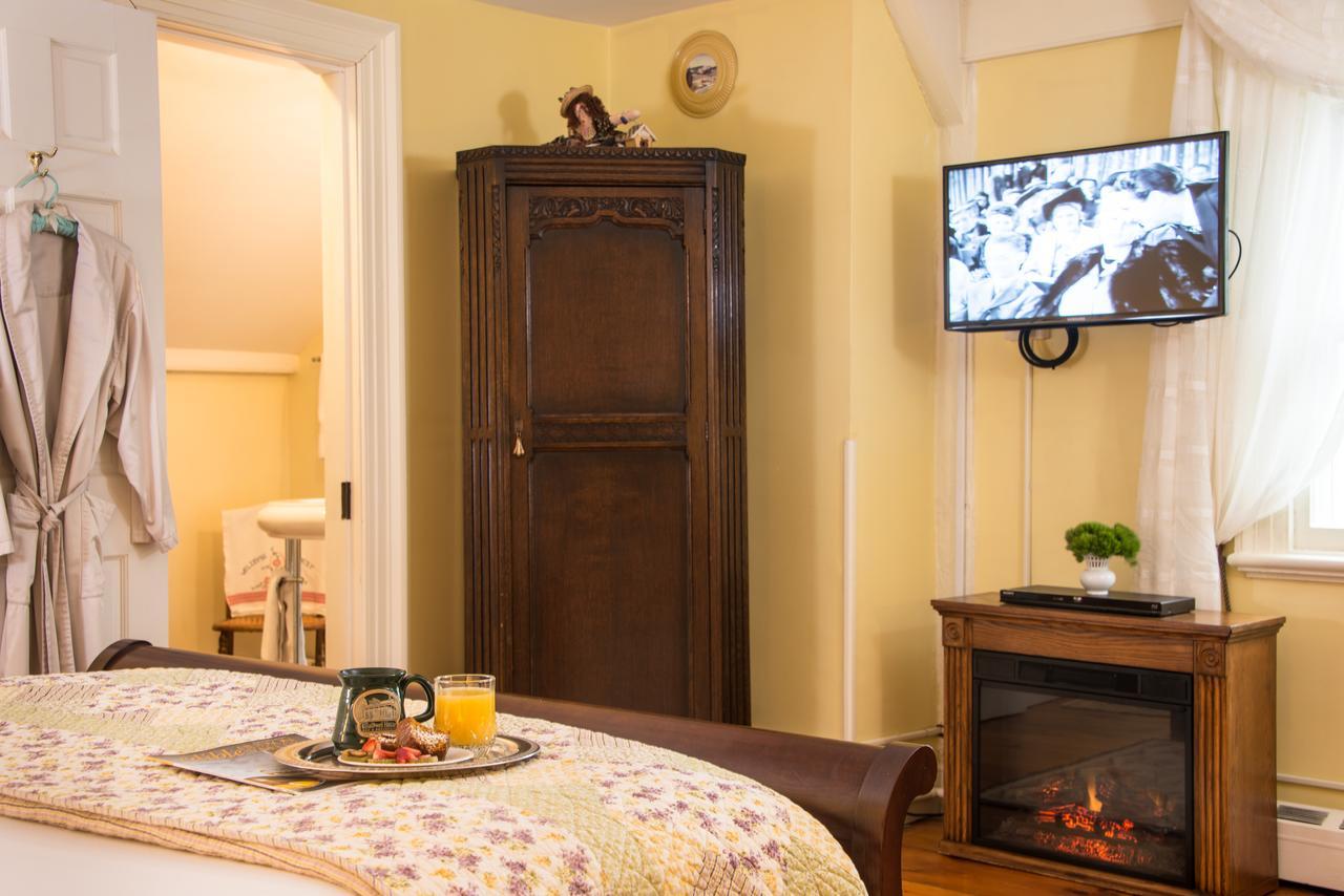 Caldwell House Bed And Breakfast Salisbury Mills Exteriör bild